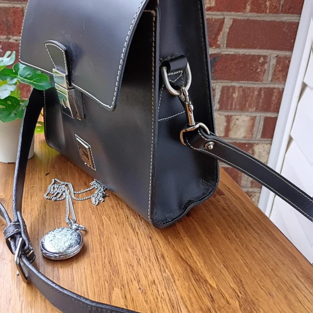 DOONEY & BOURKE RARE VINTAGE  METAL LOGO  CROSSBODY BAG LN